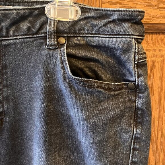 CAbi Jeans 3194 SKINNY Distressed Dark Wash Blue STRETCH Womens Size 14 Mid Rise - Picture 5 of 16